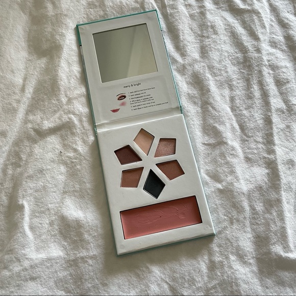 Stila Merry & Bright Palette - Picture 3 of 6